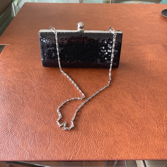 Special occasion black evening clutch with silver chain - Picture 6 of 7